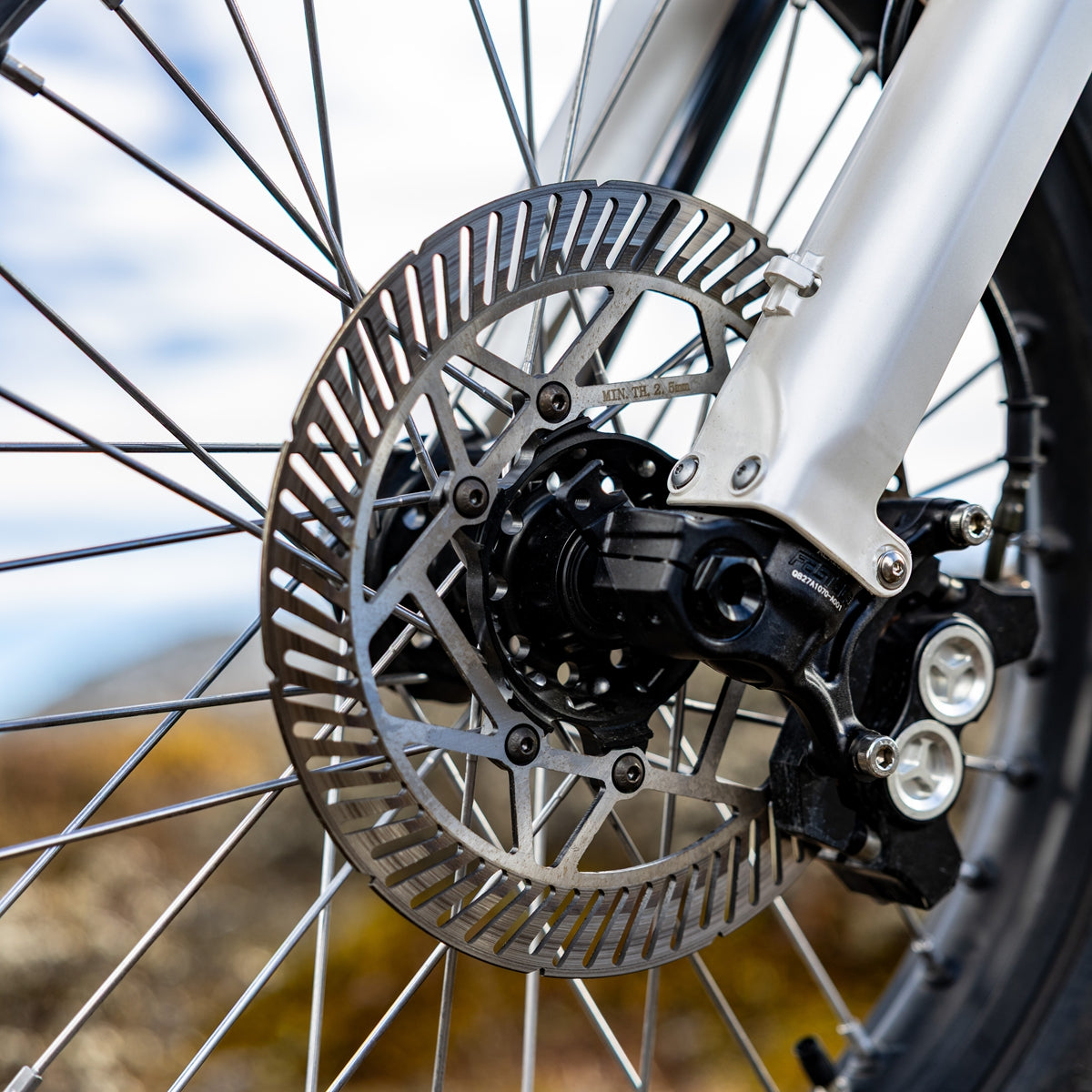 Surge V 220mm four-piston hydraulic disc brake