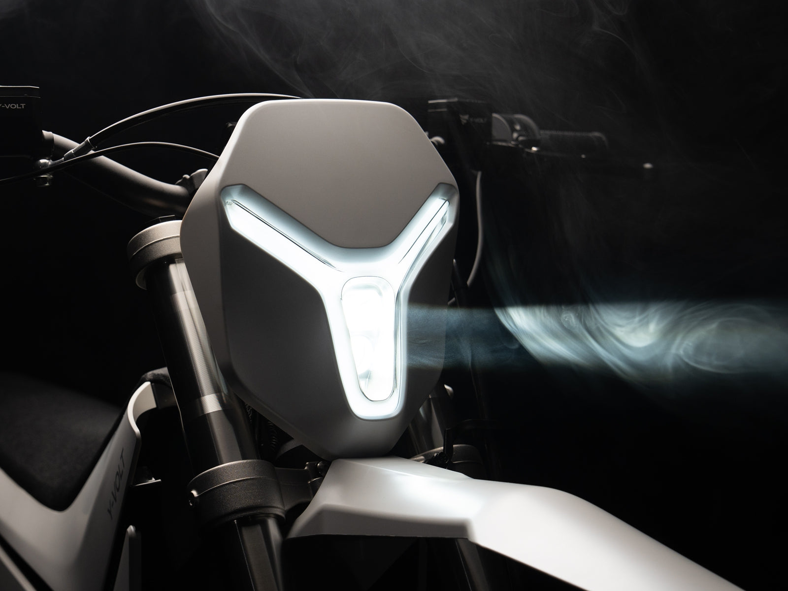 Surge V illuminated Y-shaped headlight